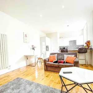Apartment 2 Bed, London